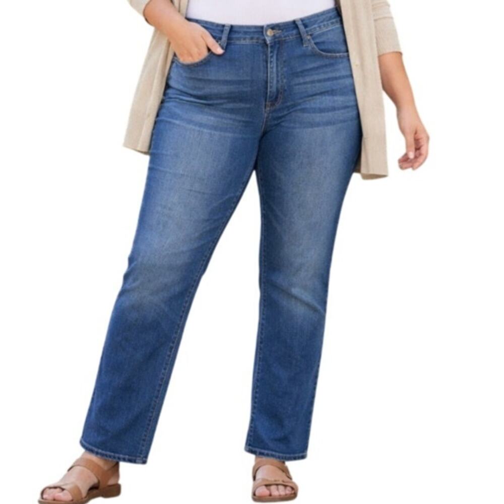 KanCan Women's Mid Rise Straight Leg Denim Jeans Medium Wash Plus Size 32